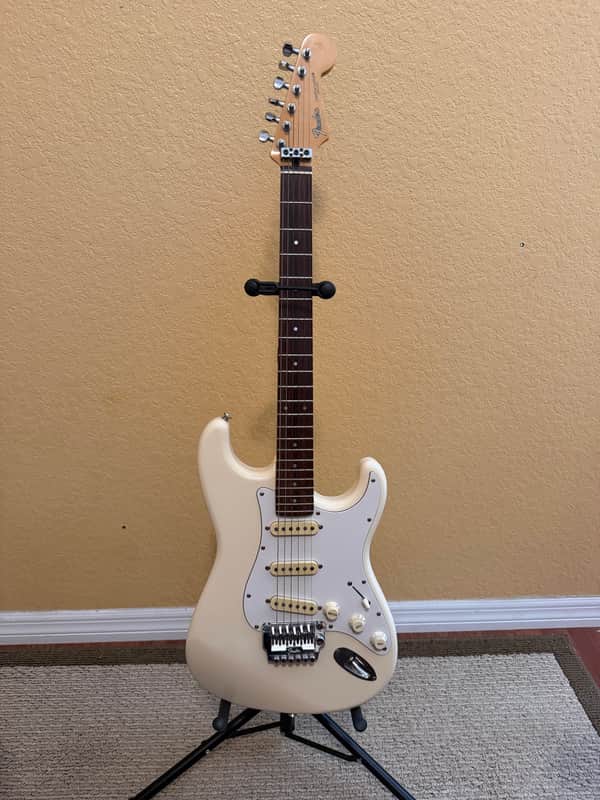 Fender Stratocaster ST-562 1985-1987 - Cream image 1