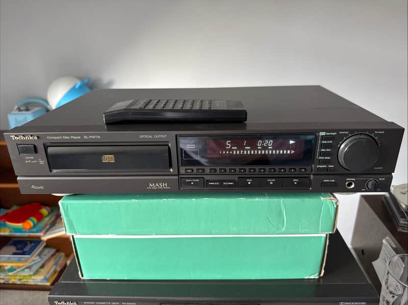 Technics Compact Disc Player SL-P477A  1991 - Black