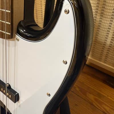 Squier Affinity Jazz Bass with Maple Fretboard 2021 - Present - Black image 5