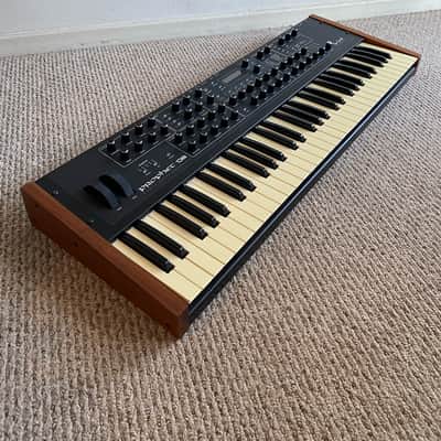 Dave Smith Instruments Prophet 08 PE 61-Key 8-Voice Polyphonic Synthesizer 2009 - 2015 - Black with Wood Sides