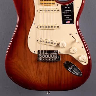American Professional II Stratocaster – Sienna Sunburst w/Maple image 3
