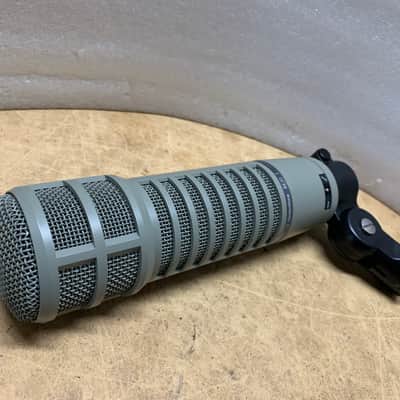 ELECTRO VOICE EV RE20, EV RE 20 MICROPHONE W/HOLDER- EXCELLENT! AWESOME SOUND! MAKE OFFER!
