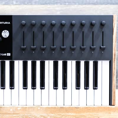 Arturia KeyLab 61 Mk3 Universal MIDI Controller 61-Note Semi-Weighted w/Box