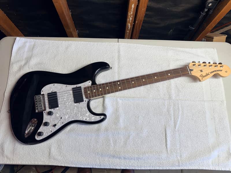 Fender Tom DeLonge Signature Stratocaster 2023 - Black - EMG upgrade