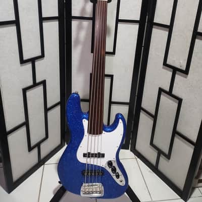 G&L USA JB-5 2017 - Unlined Fretless Quartersawn Neck Blue Metal Flake image 2