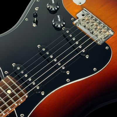 2016 Fender Stratocaster Standard Limited Edition with Solid Rosewood Neck - 3-Tone Sunburst image 5