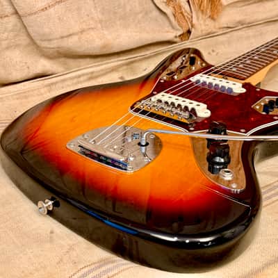 Fender MIJ Traditional 60's Jaguar 2021 - 3 Tone Sunburst image 13