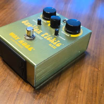 Way Huge WHE401 Swollen Pickle MkII Jumbo Fuzz 2010 - 2019 - Green image 2