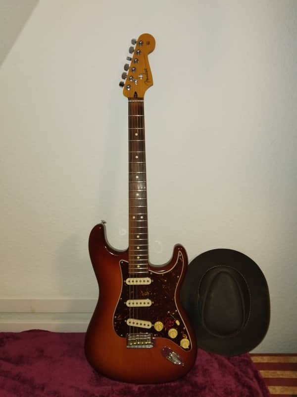 Fender Stratocaster 2019 - sienna-burst-brown image 1
