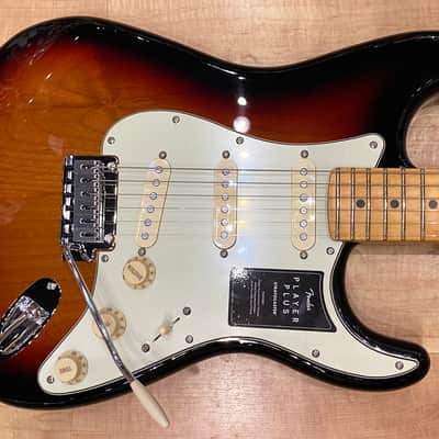 Fender Player Plus Stratocaster 2021 3-Color Sunburst image 2