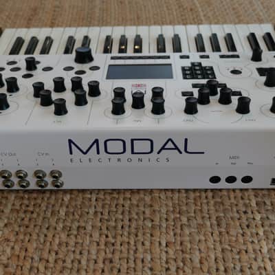 Modal Electronics 001 Hybrid Digital / Analog 2-Voice Synthesizer 2010s - White image 11
