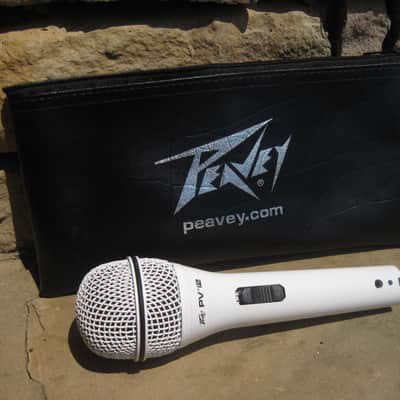 Peavey PVi 2W Cardioid Dynamic Microphone w/ XLR Cable