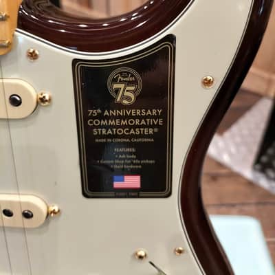 Fender 75TH ANNIVERSARY COMMEMORATIVE STRATOCASTER Maple Fingerboard, 2-Color Bourbon Burst image 15