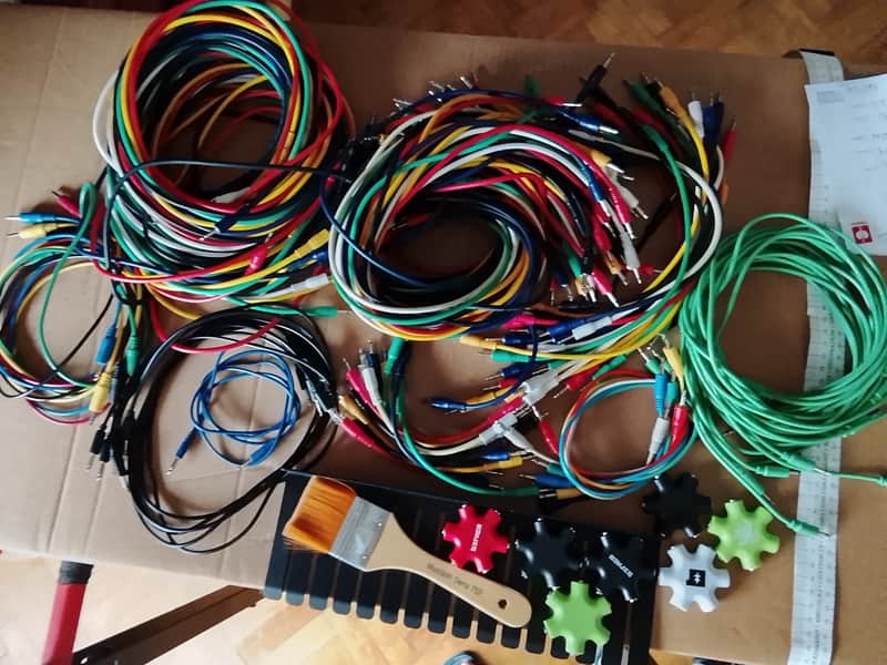144 patch cables+ accessories image 1