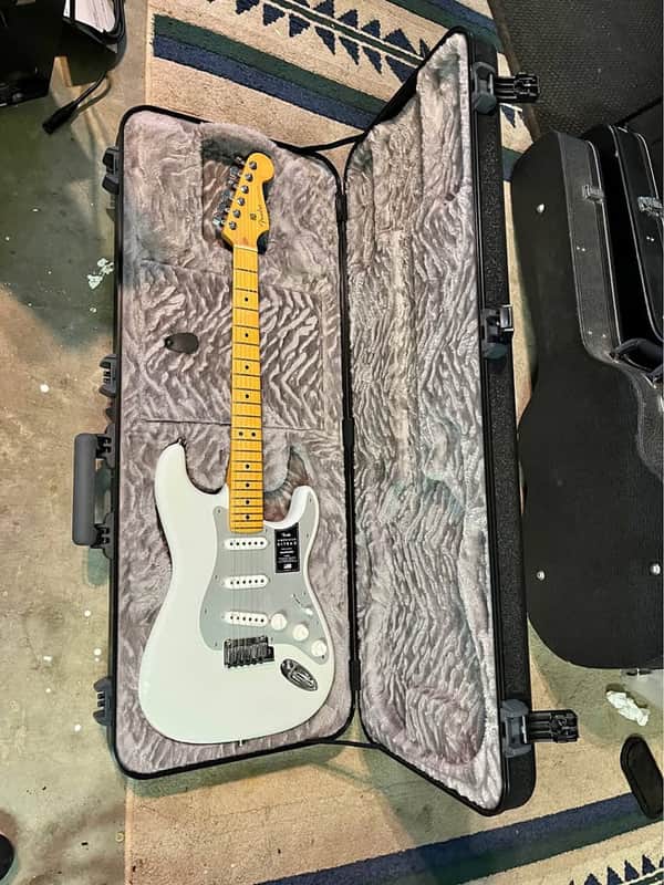 Fender American Ultra II Stratocaster/New!!