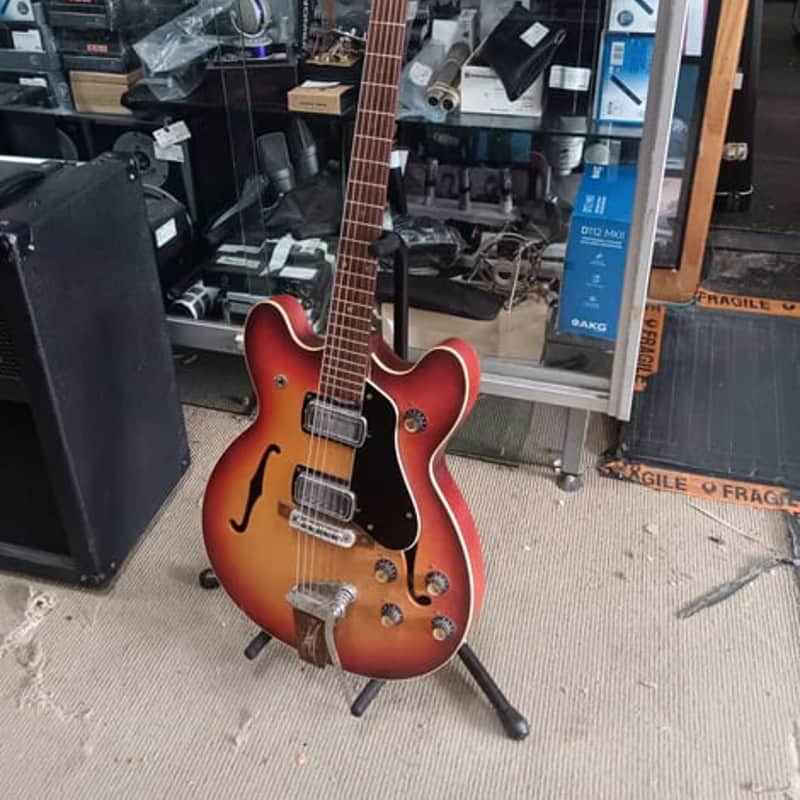 1968 Maton Sapphire Deluxe 302-6 Sunburst