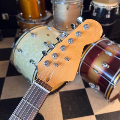 Unbranded Stratocaster-style electric guitar - Pink image 3