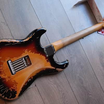 FENDER Mike McCready Signature Stratocaster 3-Color Sunburst Relic, HARDCASE, 3, 38 KG image 2