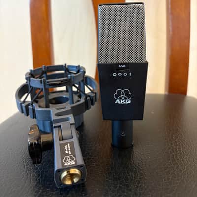 AKG C414 B ULS Large Diaphragm Multipattern Condenser Microphone