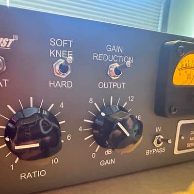 JDK Audio R22 Dual-Channel Compressor 2010s - Green image 8