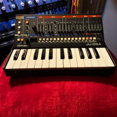 Roland JU-06A Boutique Series Synthesizer Module with K-25m Keyboard 2019 - Present - Black