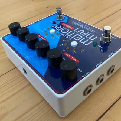 Electro-Harmonix Deluxe Memory Man 1100-TT Tap Tempo 1100Ms Analog Delay 2011 - Present - Blue image 3