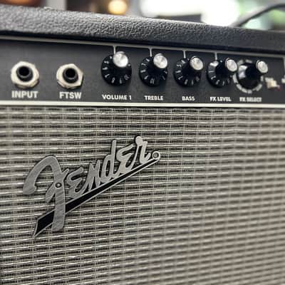 Fender Champion 100 2-Channel 100-Watt 2x12" Solid State Guitar Combo 2013 - Present - Black image 3