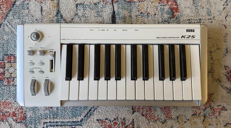 Korg K25 25-Key USB MIDI Studio Controller 2000s - White with Silver Trim image 1