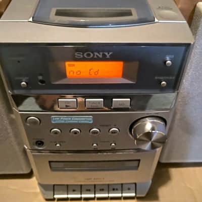 Sony Micro Hi-Fi Component System CMT-EP313 with Speakers & Remote Silver / Pine image 3