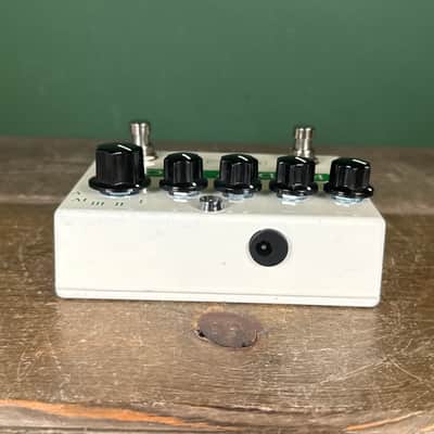 Red Witch Pentavocal Tremolo 2010s - White image 7