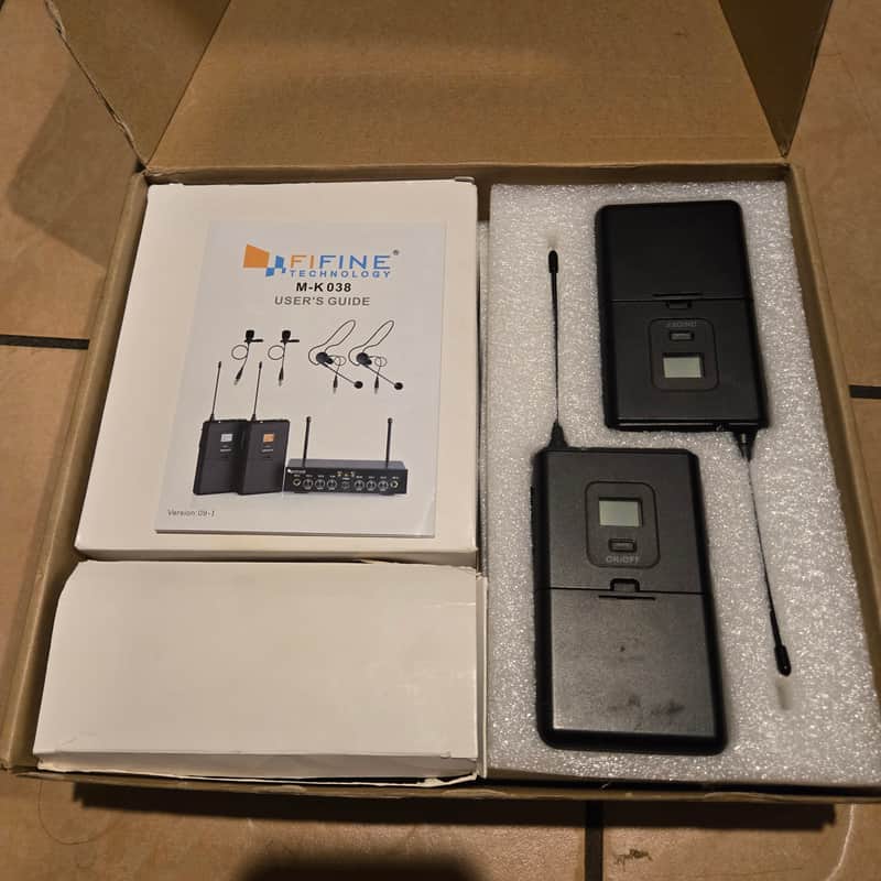 Fifine M-K038 wireless microphone system UHF Dual Channel 2018 - Black image 1