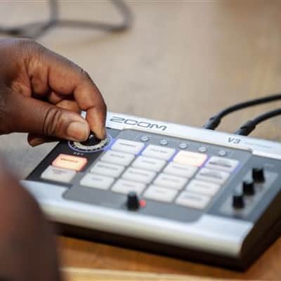 Zoom V3 Vocal Effects Processor image 9