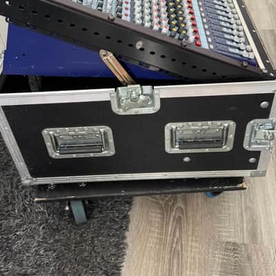 Midas Venice 160 + FLIGHTCASE 16-Channel racked in an Amptown flightcase image 6