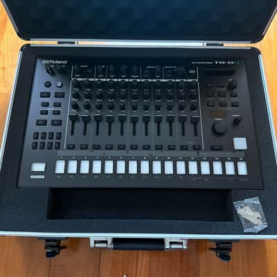 Roland TR-8S AIRA Rhythm Performer with Sample Playback 2018 - Present - Black image 1