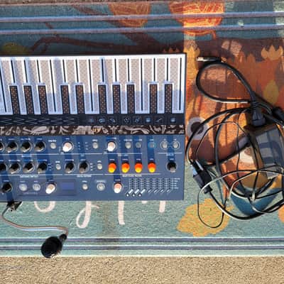 Arturia MicroFreak 25-Key Algorithmic Synthesizer 2019 - Present - Black image 2
