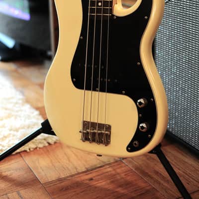 Greco Fujigen Spacy Sound 1980 Vintage White P Bass w/Fender Gig Bag image 2