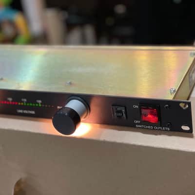 Furman PL-PLUS Rack Mount Voltage Meter Power Conditioner and Light Module image 3