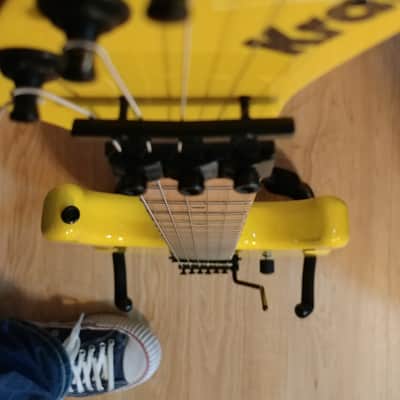 Kramer  1984 baretta reissue  2010 Banana Yellow with case image 6