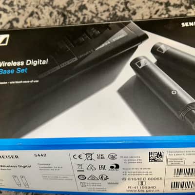 Sennheiser XSW-D XLR Base Set (Digital Band; 2.4 GHz) Digital Wireless System with XLR Transmitter and Receiver 2019 - Present - Black image 2
