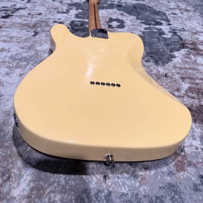 Fender American Deluxe Telecaster with Maple Fretboard 2005 image 2