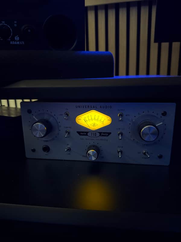 Universal Audio 710 Twin-Finity Microphone Preamp 2009 - Present - Silver image 1