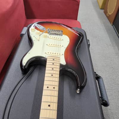 Fender American Professional Stratocaster with Maple Fretboard with Case 2020 - 3-Color Sunburst image 11