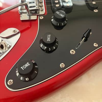 Squier Affinity Series Stratocaster HSS - Metallic Red image 5