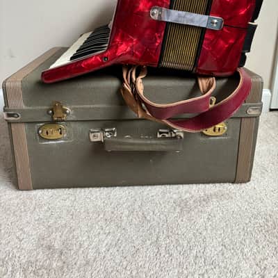 Hohner Arietta IM - Candy Apple Red image 3