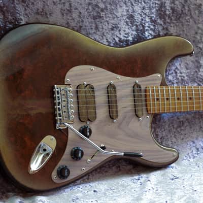 GB Liuteria build to order Traditional Strato walnut burl brown relic image 10