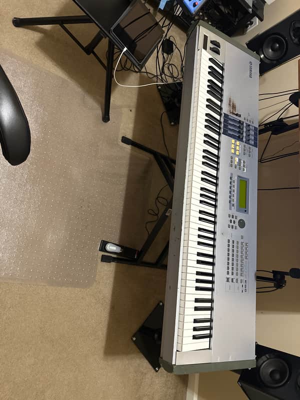 Yamaha Motif ES 8 Production Synthesizer 2000s - Gray image 1