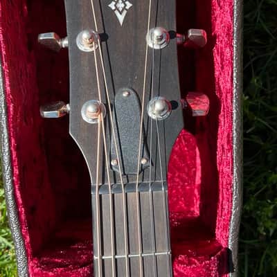 Taylor 414ce V-Class Ovangkol with Expression 2 Electronics and Taylor hardshell case 414ce - gloss image 4