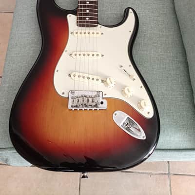 Fender American Professional Stratocaster with Maple Fretboard 2017 - 2019 - 3-Color Sunburst image 7
