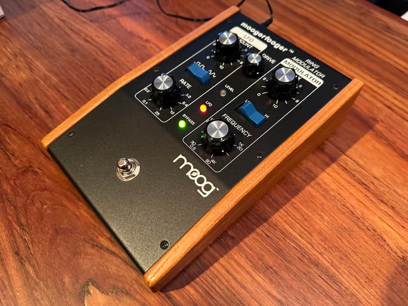 Moog Moogerfooger MF-102 / エクスプレッションペダル Moog Moogerfooger MF-102 Ring Modulator Pedal | Sweetwater