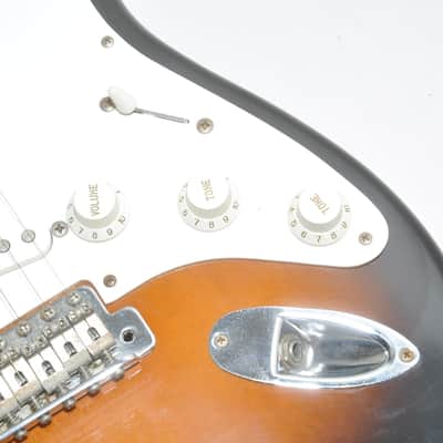 Fender Japan Stratocaster S023612 Sunburst style Electric Guitar Ref. No.6318 image 4